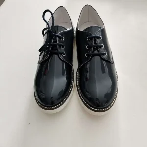 SCARPA COLORI CHIARI INGLESINA BLU DI VERNICE